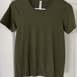 Athleta Medium Olive Green or Blue activewear short sleeve shirt seamless